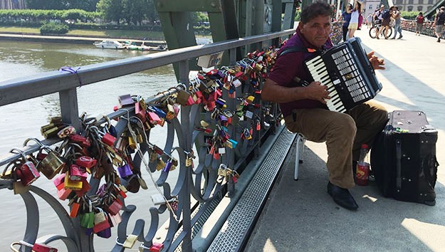 Eiserner Steg bridge in frankfurt